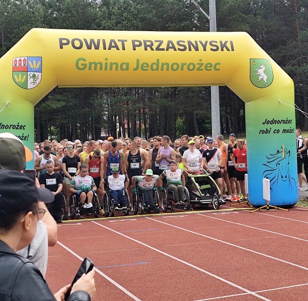 Rekord frekwencji w Jednorożcu. Blisko 500 uczestników pobiegło i pomaszerowało
